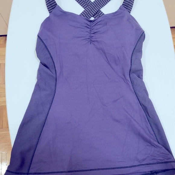 Lululemon active top - Picture 3 of 8